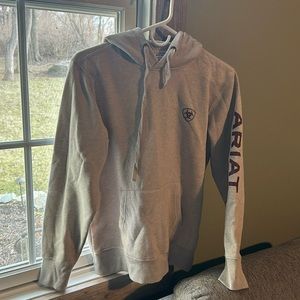 Women’s ariat sweatshirt.
